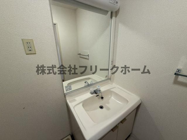三鷹市下連雀４丁目の賃貸マンションの洗面所