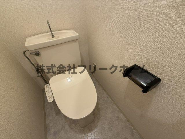 三鷹市下連雀４丁目の賃貸マンションのトイレ