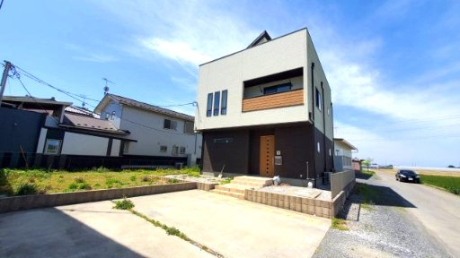 熊谷市飯塚中古住宅の前面道路含む現地写真