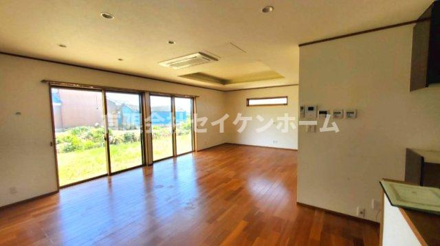 熊谷市上之中古住宅（土地２８４坪超）の居間・リビング