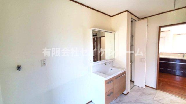 熊谷市上之中古住宅（土地２８４坪超）の独立洗面台