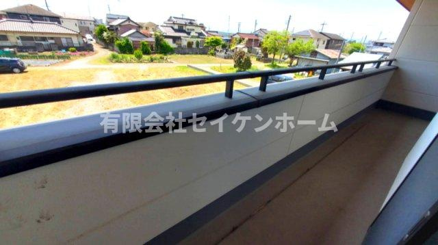 熊谷市上之中古住宅（土地２８４坪超）のバルコニー
