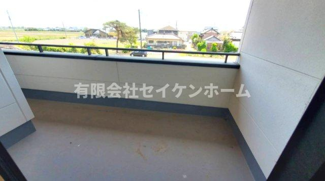 熊谷市上之中古住宅（土地２８４坪超）のバルコニー