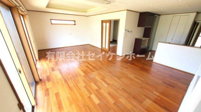 熊谷市上之中古住宅（土地２８４坪超）の居間・リビング