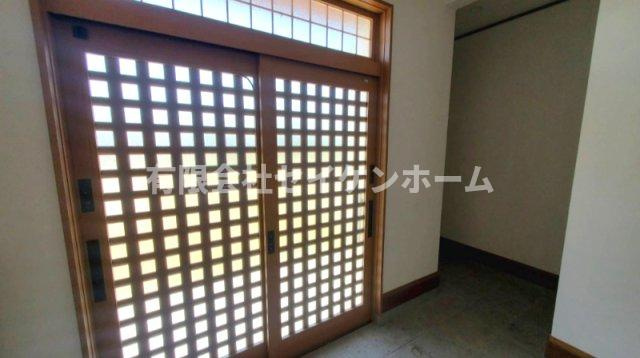 熊谷市上之中古住宅（土地２８４坪超）の玄関