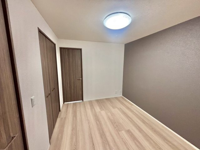 D's阿保の洋室