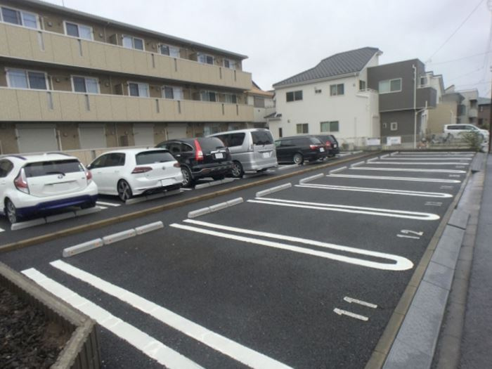 ロイヤル　オークの駐車場