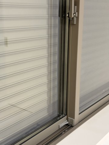 ルミエールタカハシのバルコニー|シャッター雨戸・二重ロック