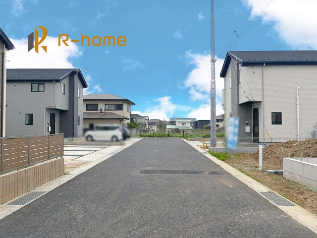 石岡市若松第8　新築戸建て　2号棟の前面道路含む現地写真|『今から見たい！』大歓迎です♪
お気軽にＲ－ｈomeまでお問い合わせください。
