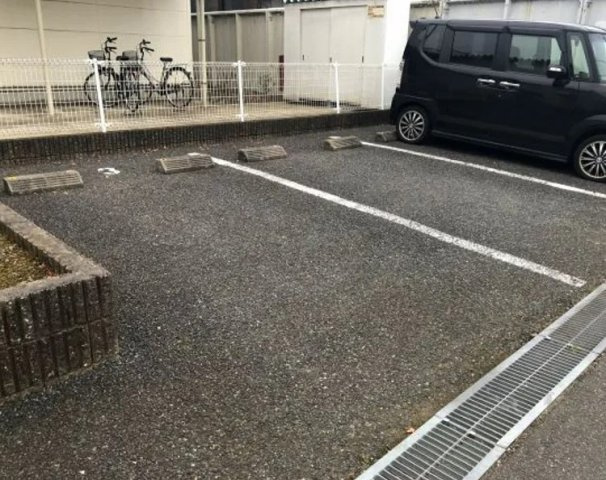 レオパレスハート1の駐車場