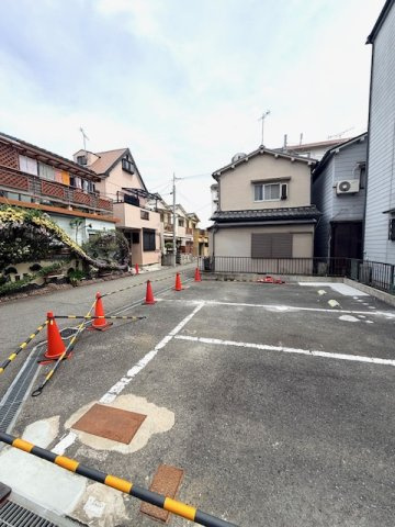 大阪府松原市５丁目の駐車場