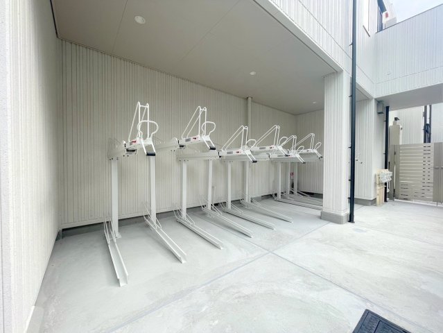 シャンテイル幡ヶ谷のロビー|★屋根付きの自転車駐輪場あります★