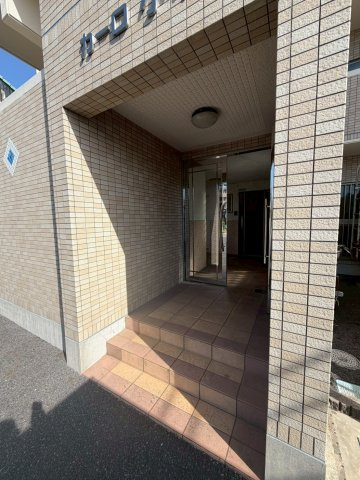 カーロ小坂のエントランス