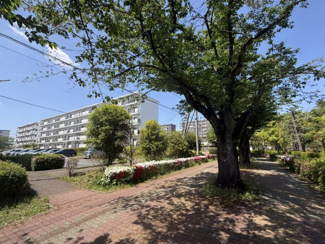 【外観】 | 堀込第二住宅 | 駅方面までの遊歩道と隣接！車が通らないので安心ですね！