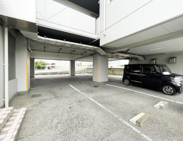 その木ハイツの駐車場