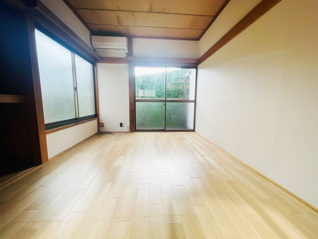 ワースエステイツの居間・リビング