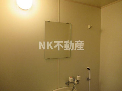 【浴室】 | サンシャイン八戸ノ里（八戸ノ里賃貸） | お風呂に鏡があります