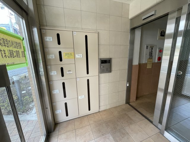アルバ南柏のエントランス