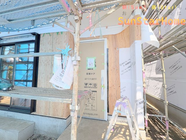 【サンスターホーム】瑞穂町南平2丁目　省エネ住宅E号棟の玄関