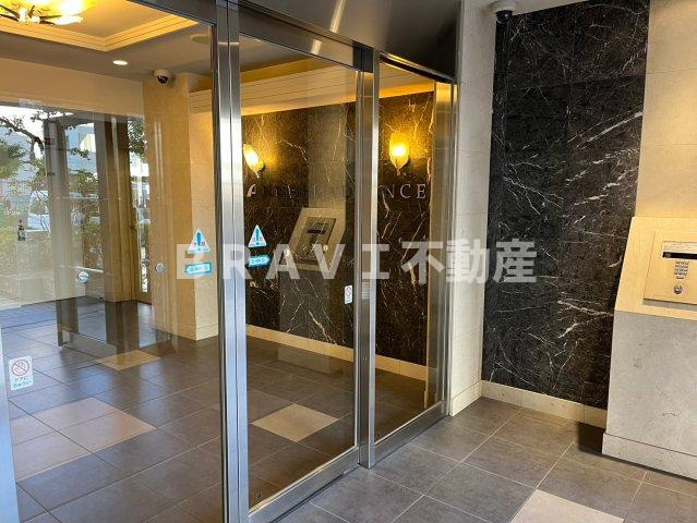 アドバンス大阪城レガーレ　BRAVI不動産のエントランス|【アドバンス大阪城レガーレ】ゆとりのあるエントランスです