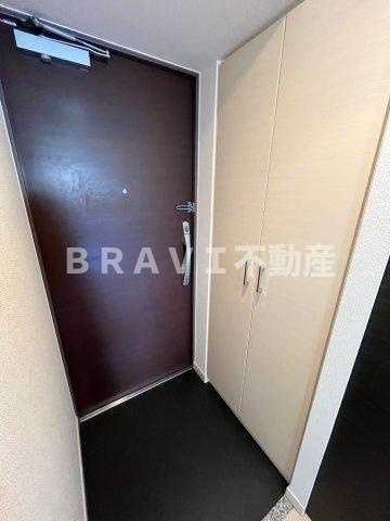 アドバンス大阪城レガーレ　BRAVI不動産の玄関|【アドバンス大阪城レガーレ】シンプルで使いやすい玄関です