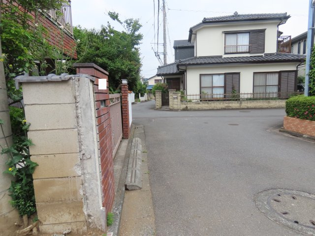 鶴ヶ島市藤金新築戸建の前面道路含む現地写真