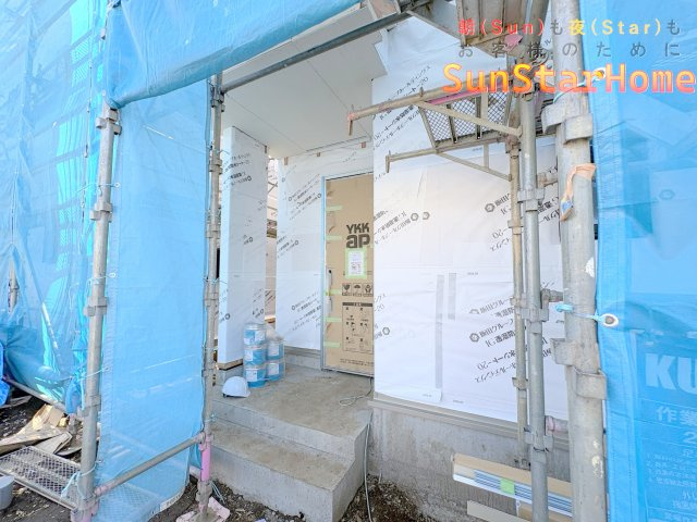 【サンスターホーム】瑞穂町南平2丁目　省エネ住宅B号棟の玄関