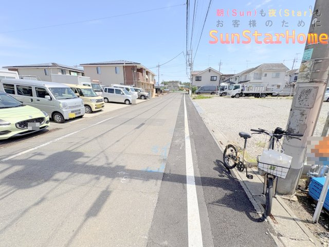 【サンスターホーム】瑞穂町南平2丁目　省エネ住宅B号棟の前面道路含む現地写真