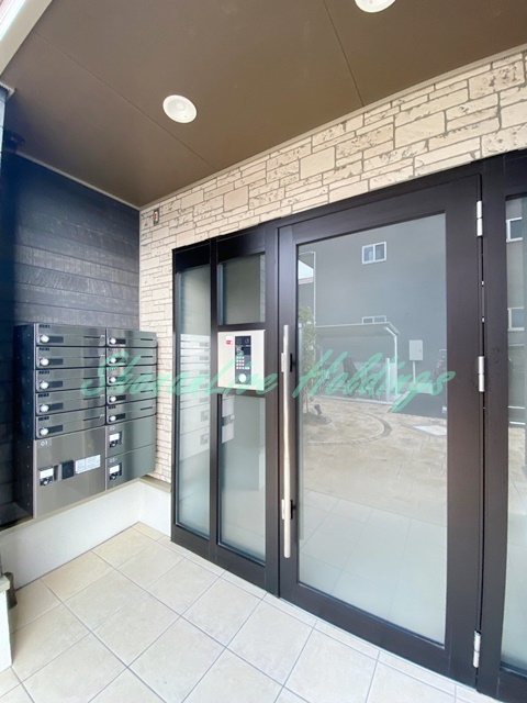 藤沢市円行１丁目のアパートのエントランス