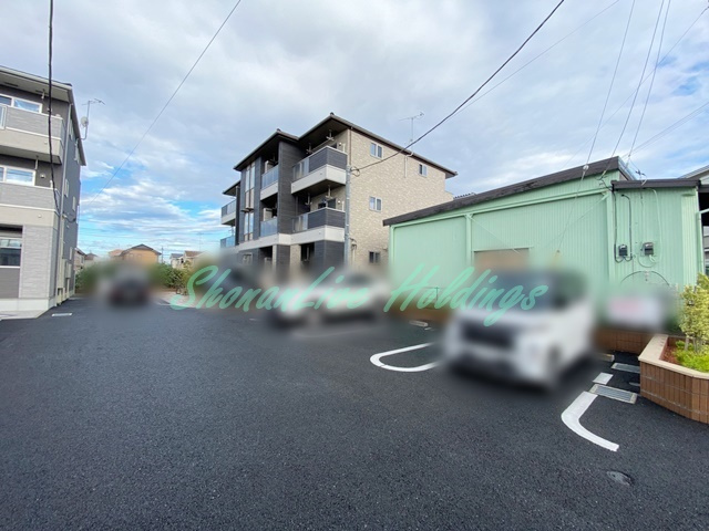 藤沢市円行１丁目のアパートの駐車場