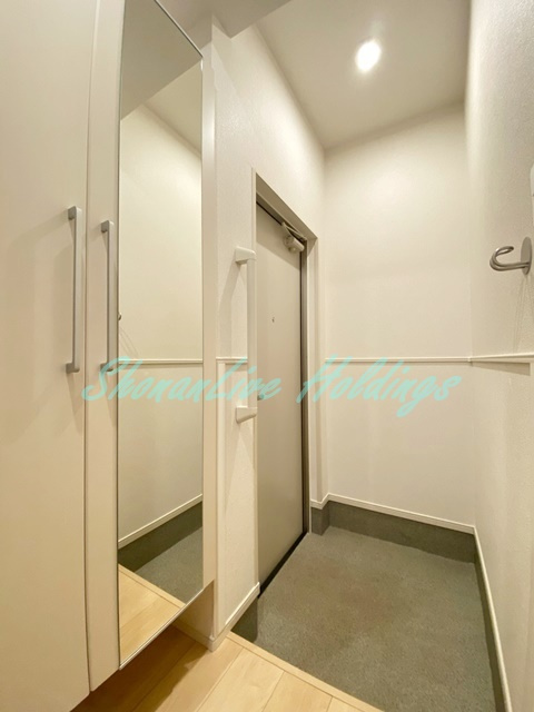藤沢市円行１丁目のアパートの玄関