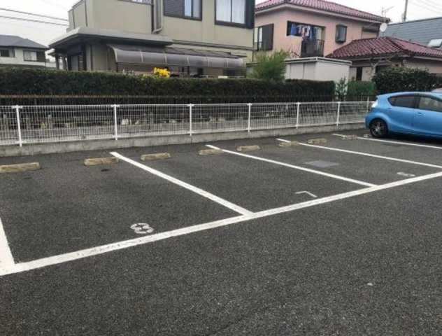 レオパレスミッキーの駐車場