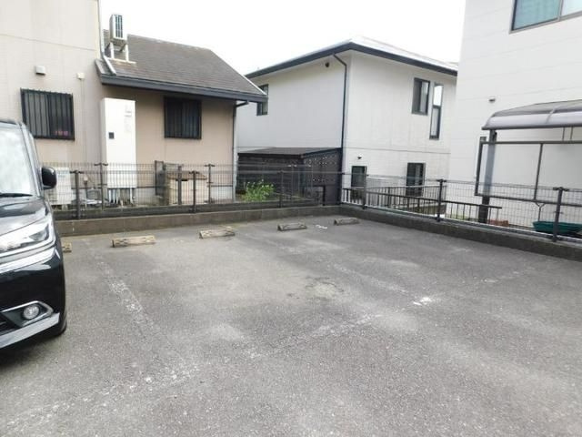 グランドゥールこだまⅥの駐車場