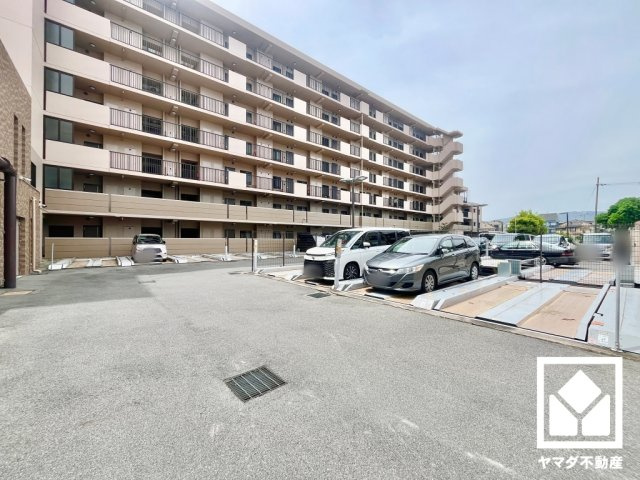 ディオ・フェルティ向日東2番館の駐車場