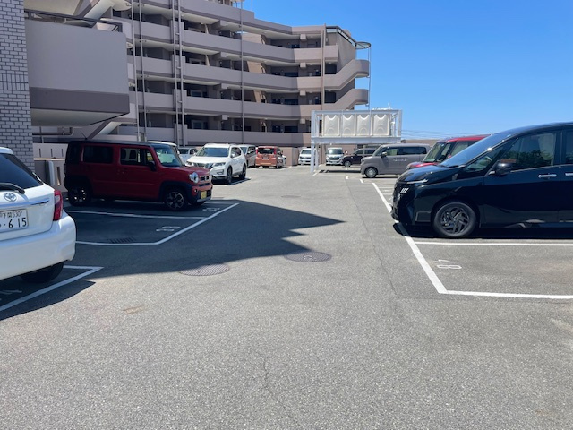ダイアパレス栄町の駐車場