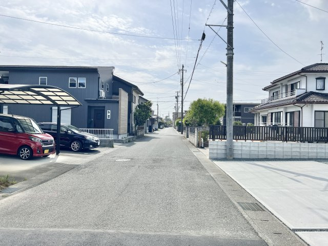 磐田市 川袋 1期の前面道路含む現地写真|西を向いて撮影しました。