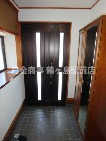 坂戸市柳町中古戸建の玄関