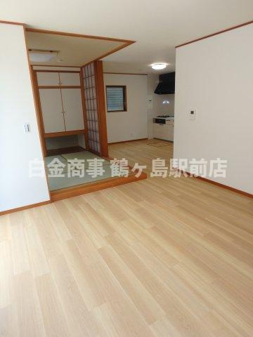 坂戸市柳町中古戸建の居間・リビング