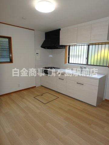 坂戸市柳町中古戸建の居間・リビング