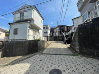 【前面道路含む現地写真】 | 再生住宅　横浜市緑区三保町 | 前面道路