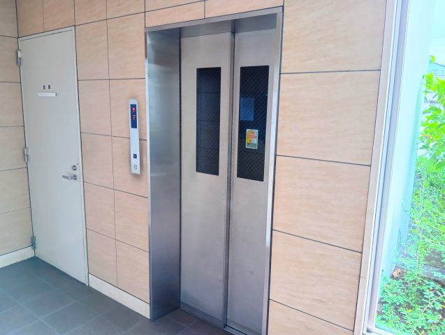 エフ・グレイス４１　富士市今泉2丁目のその他共用部分|エレベータがあります。毎日の外出も楽々出来ますね。