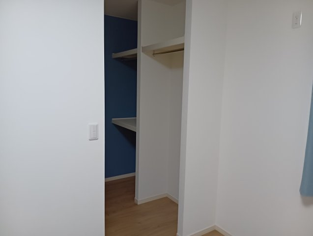 売中古戸建　富士宮市中央町の収納|2階洋室のウォークインクローゼットです。お部屋を広く使う事が出来ますね。