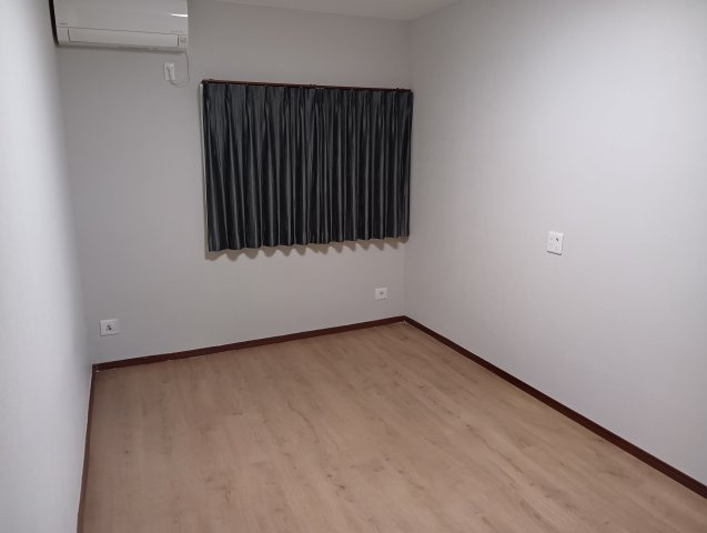 売中古戸建　富士宮市中央町の洋室|7.5帖の大きな納戸です。季節品など沢山収納出来ます。