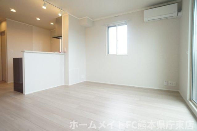 熊本市東区八反田３丁目のアパートの居間・リビング