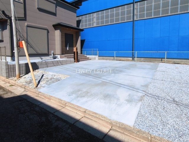 越谷市新川町1丁目 新築分譲住宅の駐車場
