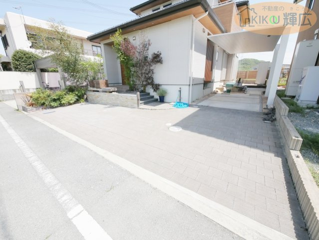 加古川市東神吉町神吉　中古戸建の駐車場