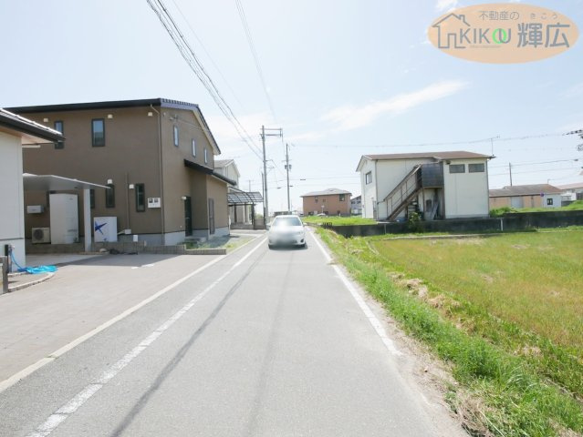 加古川市東神吉町神吉　中古戸建の前面道路含む現地写真