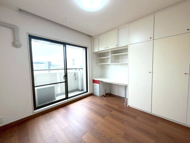 枚方市長尾谷町１丁目の賃貸マンションの居間・リビング