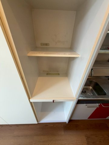 枚方市長尾谷町１丁目の賃貸マンションの収納