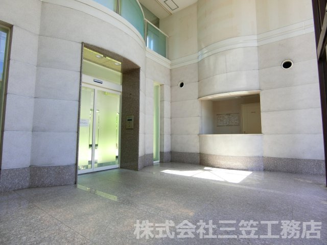 枚方市長尾谷町１丁目の賃貸マンションのロビー